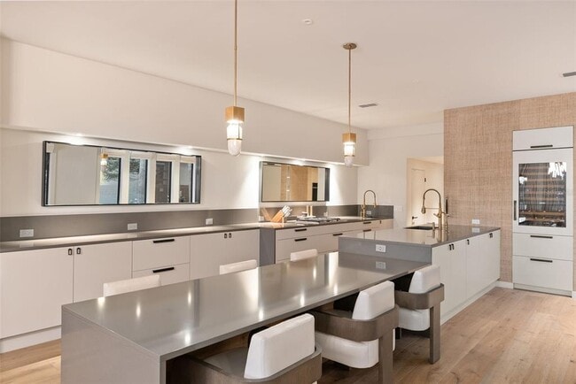 Building Photo - 1123 Abbeys Way