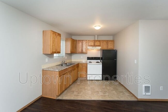 Building Photo - 7230 NE 18th Ave