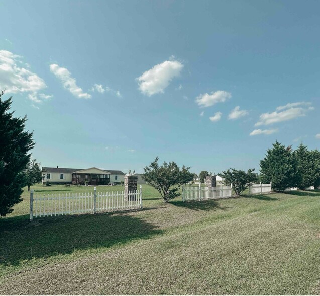 Primary Photo - 11 Coastal Ln