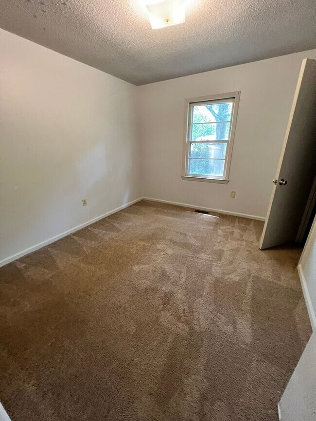 Building Photo - 3BD/ 2BA W Fredericks Street