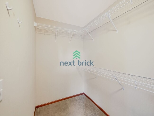 Building Photo - 4 Bed and 3 Bath Lake View Single-family H...