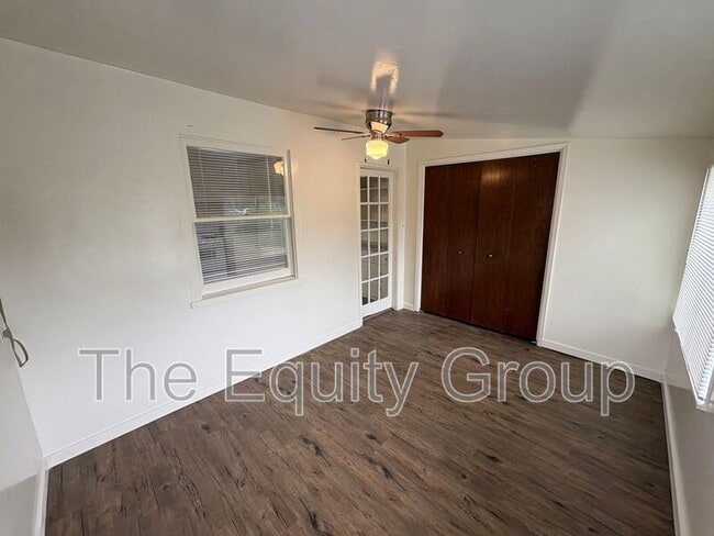 Building Photo - 309 W Noble Ave