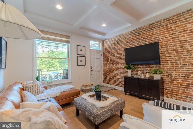 Building Photo - 417 S Ellwood Ave