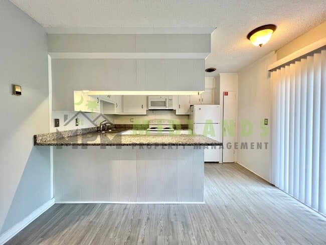 Building Photo - 623 Henderson St