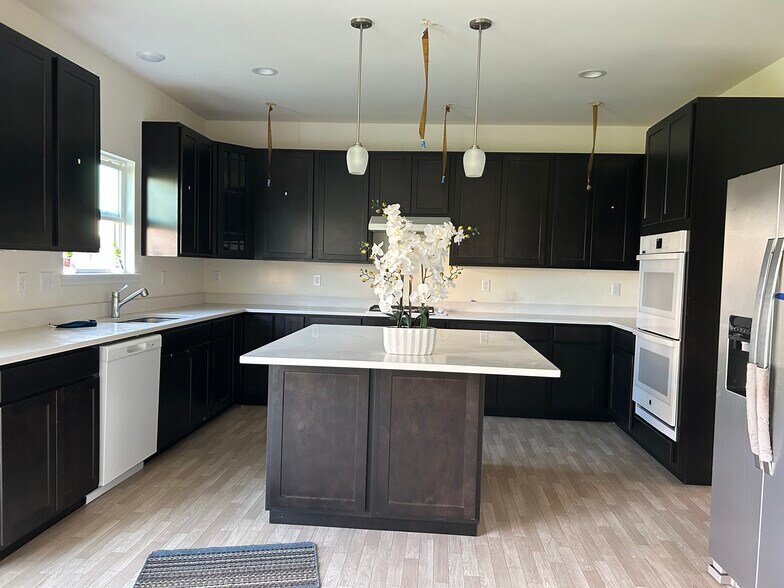 Kitchen - 216 Windmill View Dr