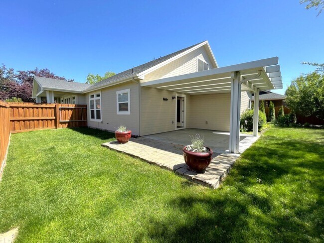 Building Photo - Gorgeous 4 bed 3 bath home in Meridian, ju...