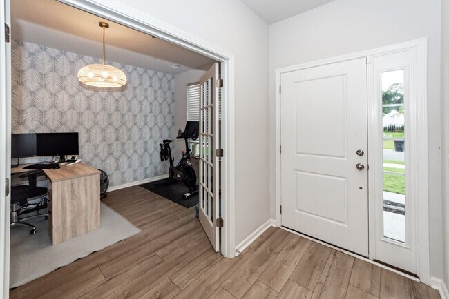 Building Photo - 6976 Pumpkinseed Dr