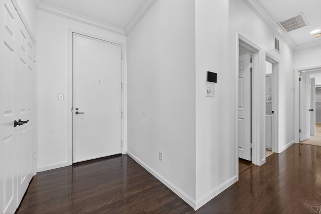 Building Photo - 155 N Hanley Rd