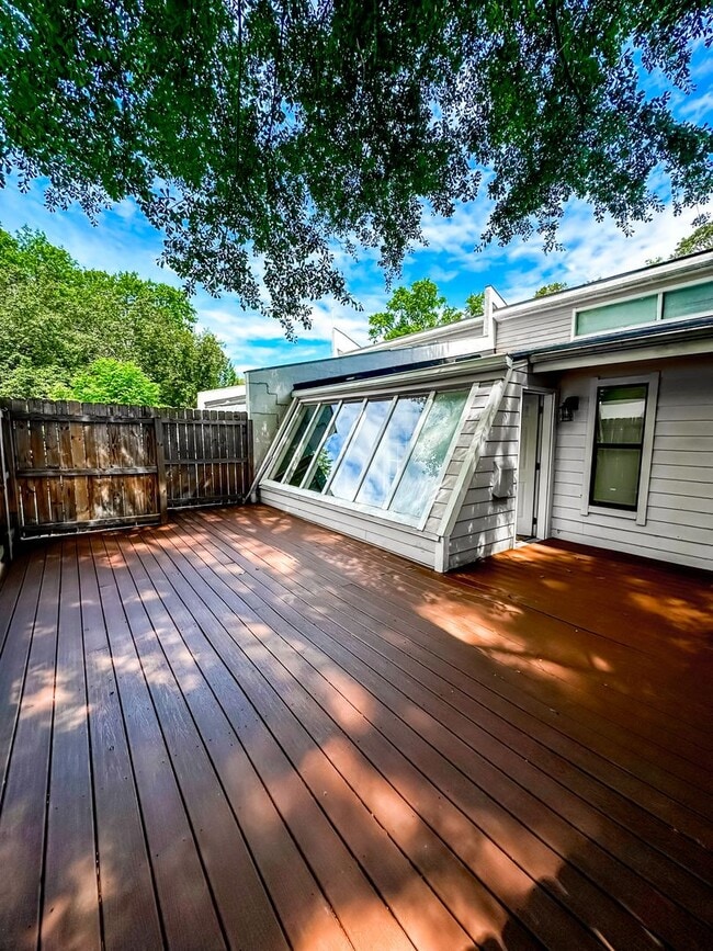 Building Photo - 3/2 Townhome in Downtown Woodstock