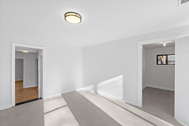 Building Photo - Newly renovated 2bed 2bath for rent!