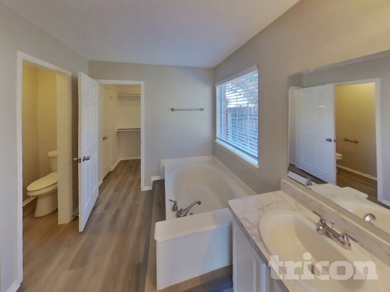 Building Photo - 3308 Steamboat Dr