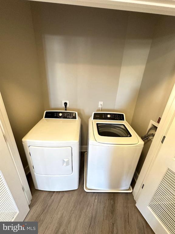 Building Photo - 145 Riverhaven Dr