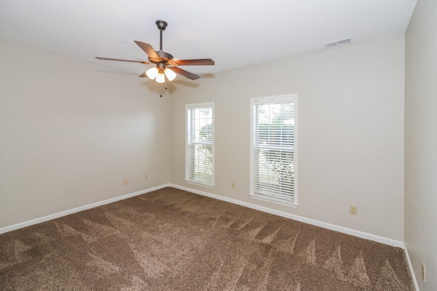 Building Photo - 15 Austin Cir