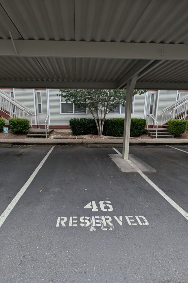 Building Photo - North Lynnwood 3 Bedroom Condo - Corner Unit