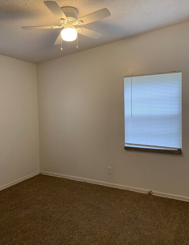 Building Photo - Spacious Backyard And Screened Porch In This Cozy 3 Bedroom Home
