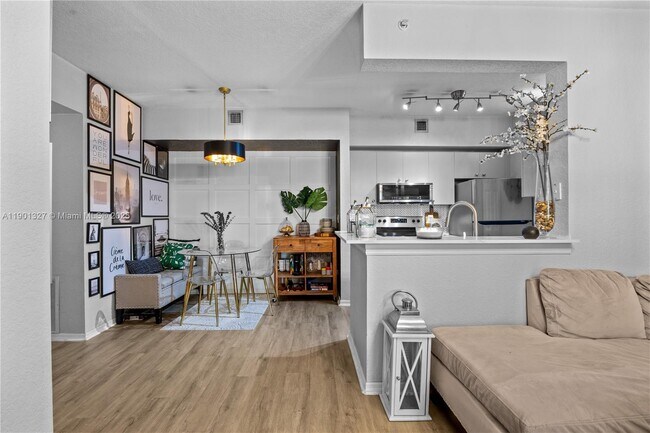 Building Photo - 2544 Centergate Dr