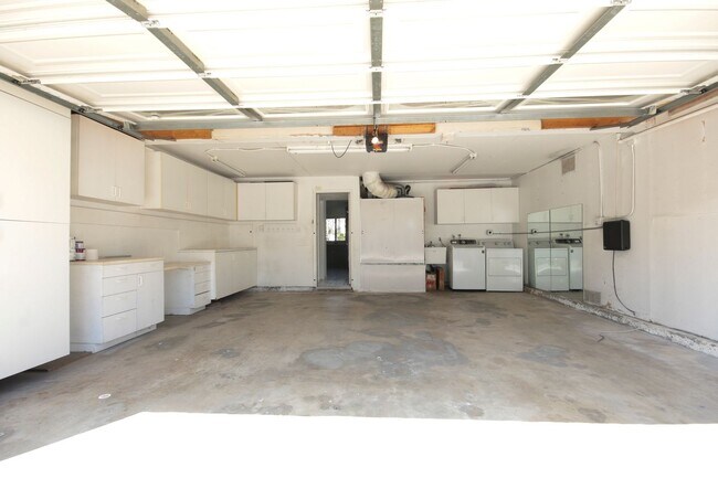 Building Photo - 7035 Lisa Ln