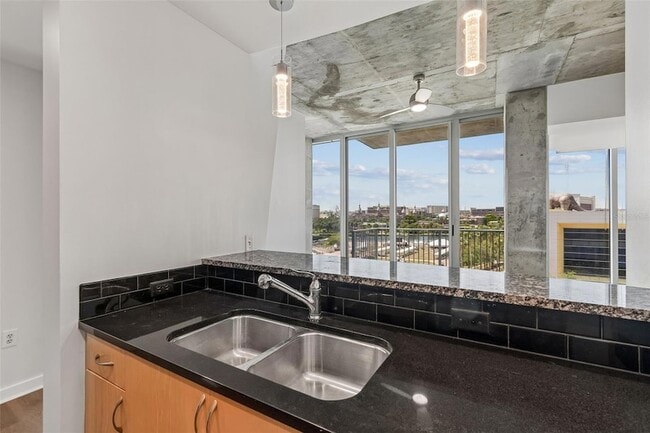 Building Photo - 777 N Ashley Dr