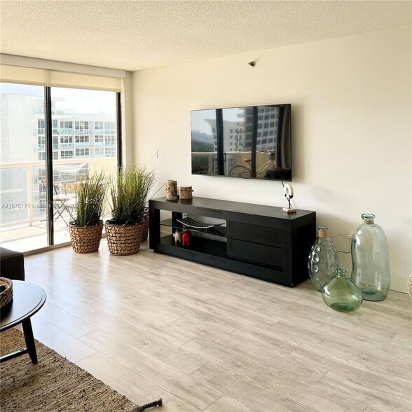 Building Photo - 5757 Collins Ave