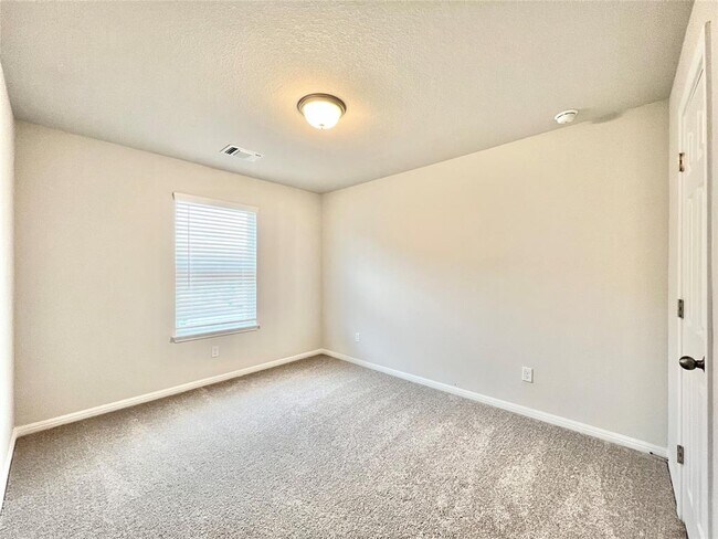 Building Photo - 3200 College Park Dr