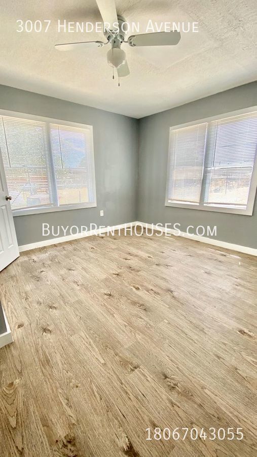 Building Photo - NEW FALL SPECIAL - Half off 1st month's re...