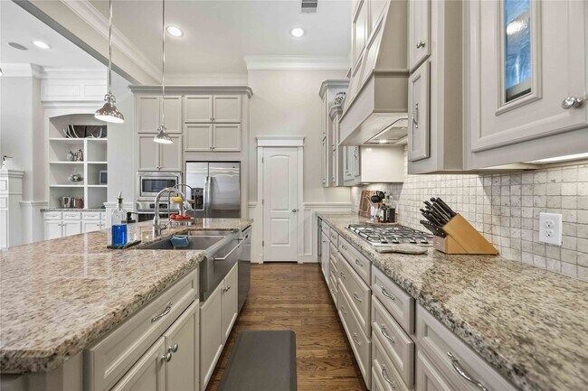 Building Photo - 621 Rutland St