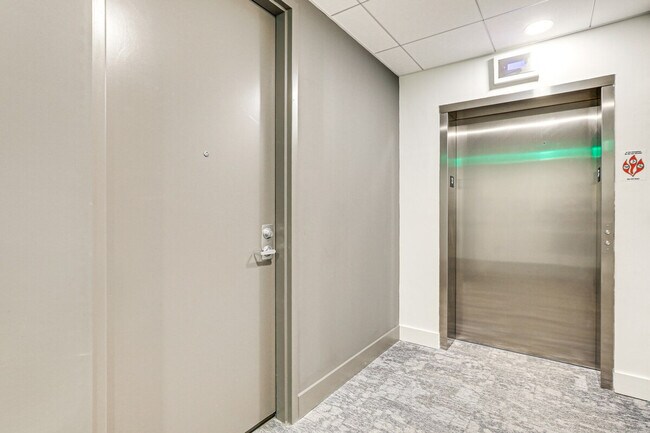 Building Photo - 332 Cocoanut Ave