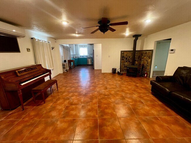 Building Photo - Charming 3-Bedroom Home for Rent in Landers, CA w SPA