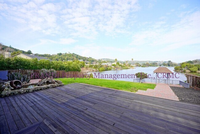 Building Photo - Sleek, Expansive, Designer Home with Priva...
