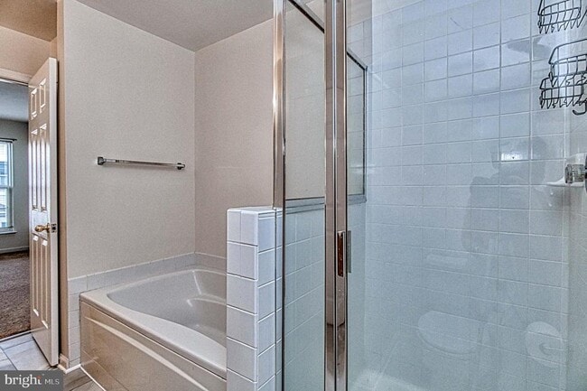 Building Photo - 5832 Cowling Ct