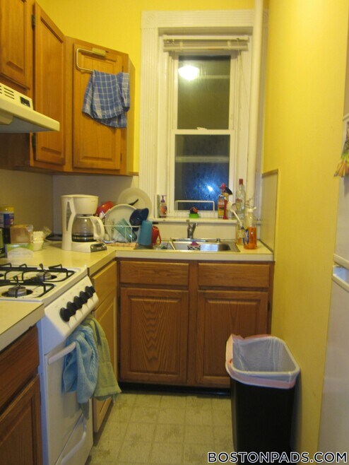 Building Photo - 463 Park Dr