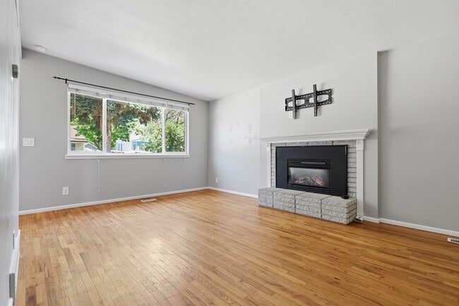 Building Photo - 2125 Polk Ave