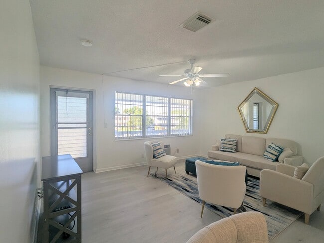 Building Photo - 283 Sheffield L