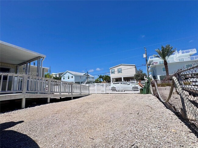Building Photo - 223 Lower Matecumbe Rd