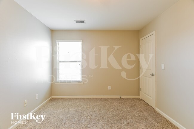 Building Photo - 465 W Park Dr