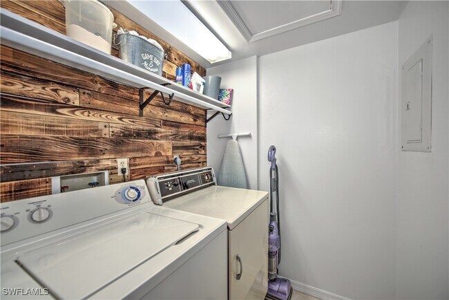 Building Photo - 15410 River Vista Dr