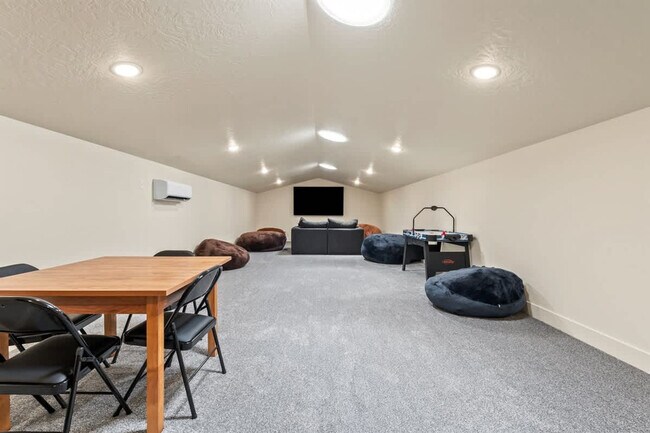 Building Photo - 303 CM Rdg Ln