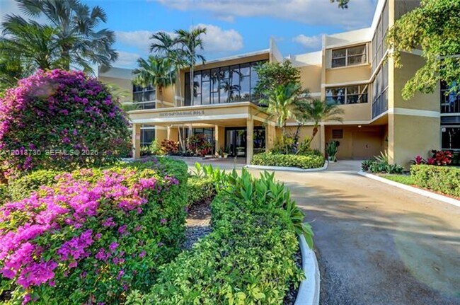 Building Photo - 16175 Golf Club Rd