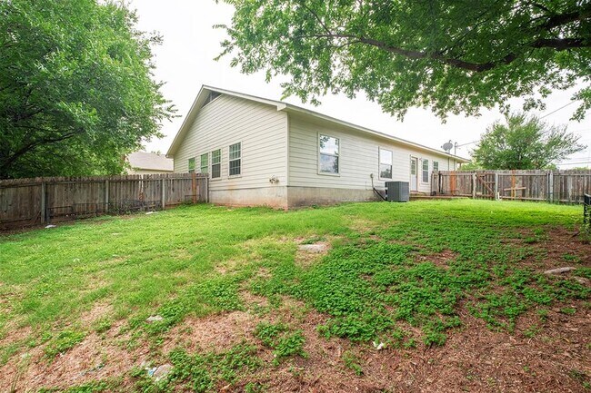 Building Photo - 2300 S Bagdad Rd