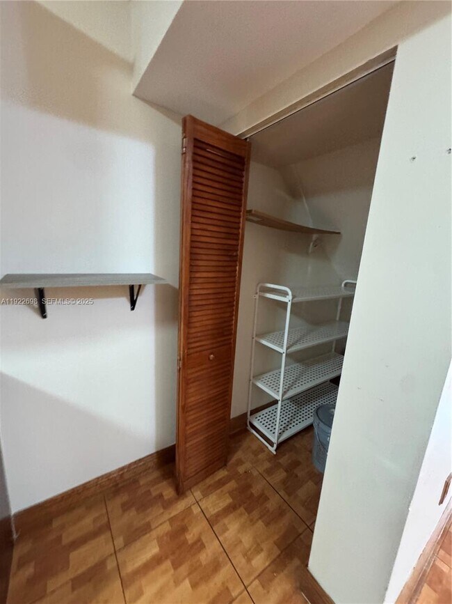 Building Photo - 8013 Lake Dr