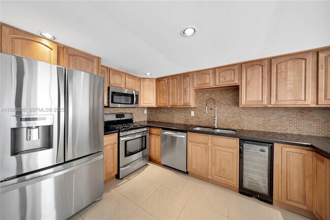 Building Photo - 6864 SW 114th Pl