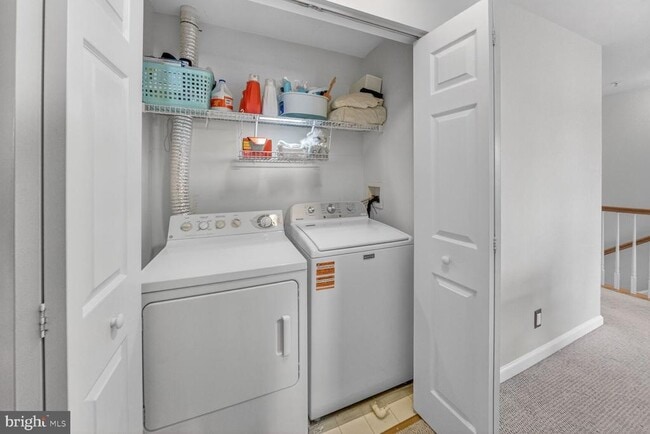 Building Photo - 725 Main St