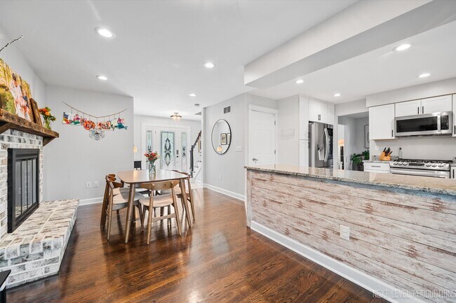 Building Photo - 413 Cheever Ave