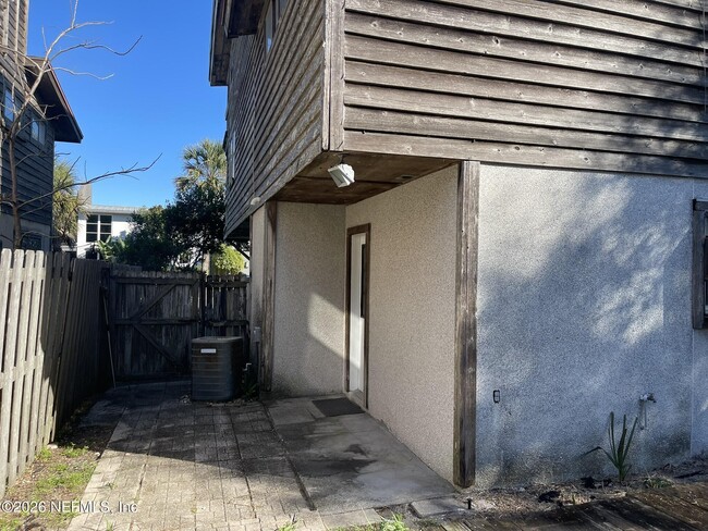 Building Photo - 2002 First St