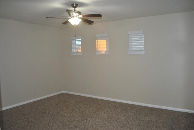 Building Photo - 18115 Fernwood Bend Dr