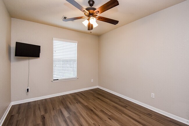 Building Photo - 14615 Cypress Cottage Ct