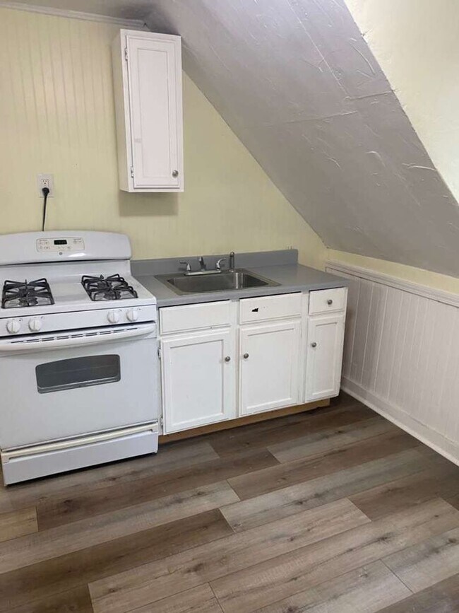 Building Photo - 2219 W 103rd St