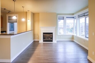 Building Photo - Lakeside 2BR Condo with Modern Finishes & Prime Location!