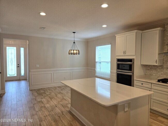 Building Photo - 835 Silver Pine Dr