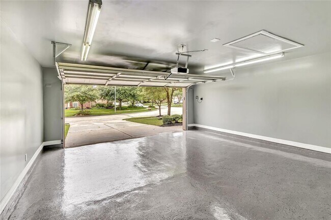 Building Photo - 15814 Finwood Ln